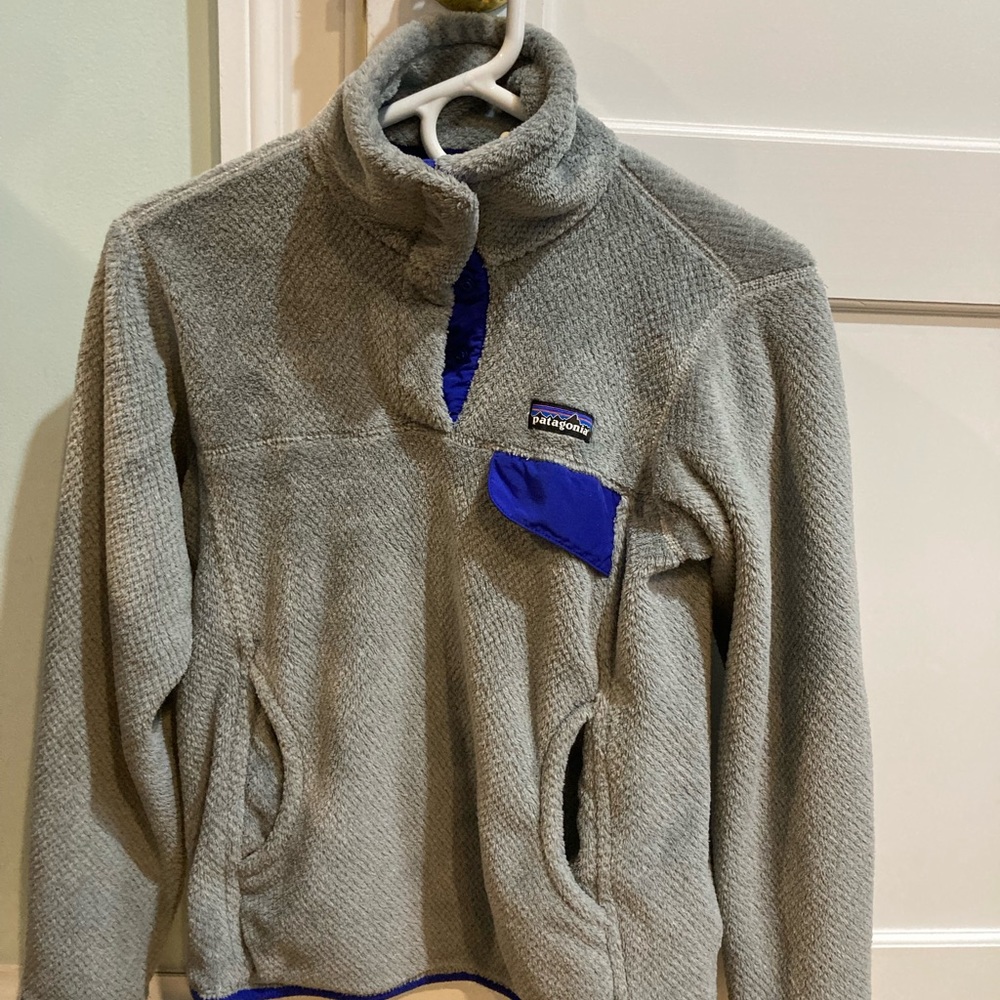 Patagonia Women's grey 1/4 button Pullover size S chenille/fleece like material